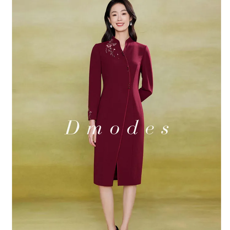 黛玛诗显瘦花裙子冬新款酒红色宴会开叉礼服绣花旗袍连衣裙女