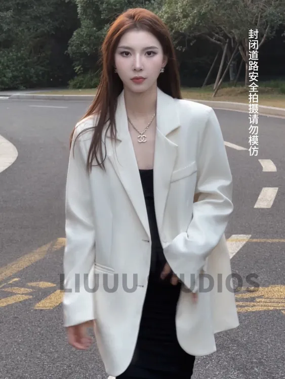 韩版小西装休闲网红西装外套黑色女春秋新款宽松气质时尚设计感