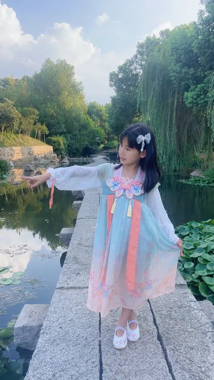 2023秋装新款女童汉服连衣裙绣花精致中国风仙女裙