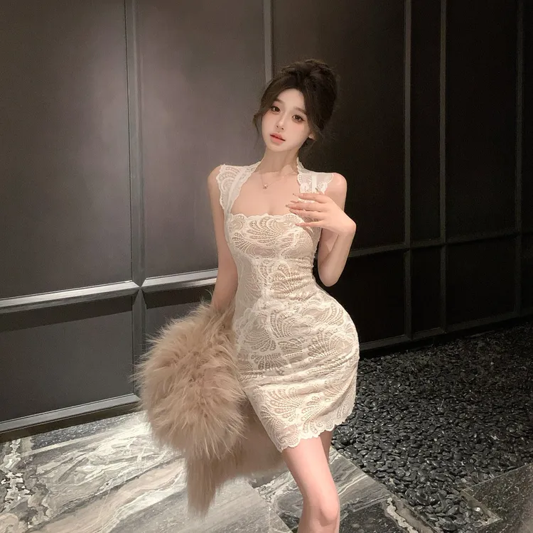 白色气质内搭打底蕾丝吊带连衣裙女修身收腰性感纯欲辣妹包臀短裙