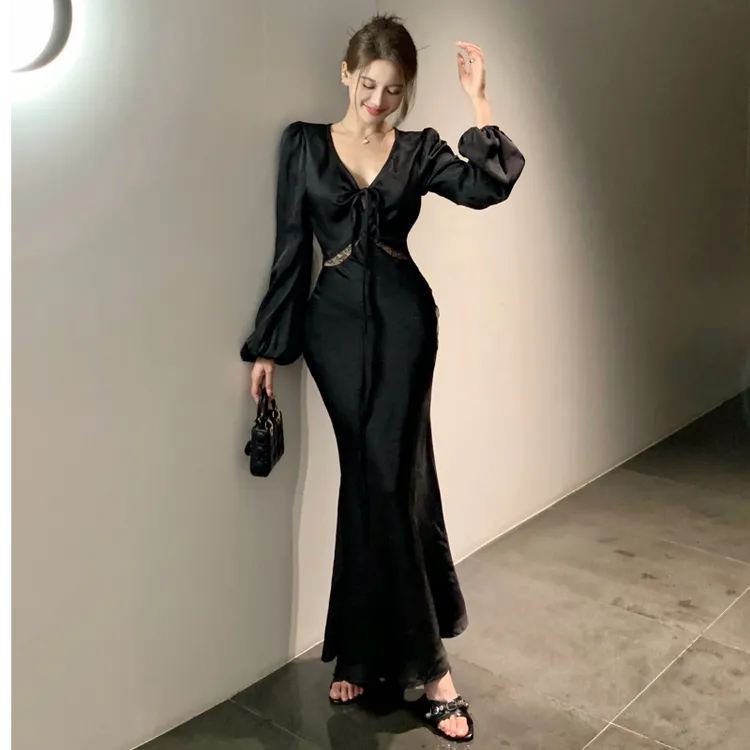 法式赫本风气质长袖黑色缎面连衣裙女早秋冬高级性感包臀鱼尾长裙