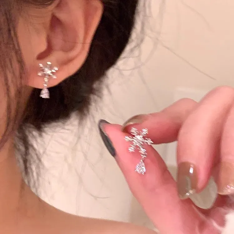 合金合成锆石耳饰 精致温柔闪锆雪花耳环女秋冬高级感耳饰新款202