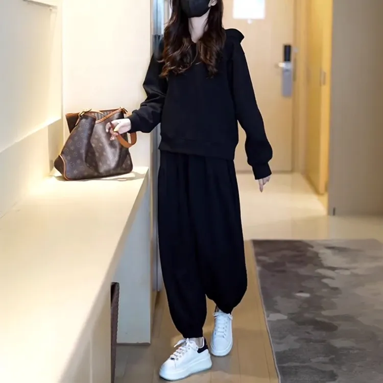梨形身材穿搭套装女春秋季新款高级感连帽卫衣搭黑色休闲裤两件套