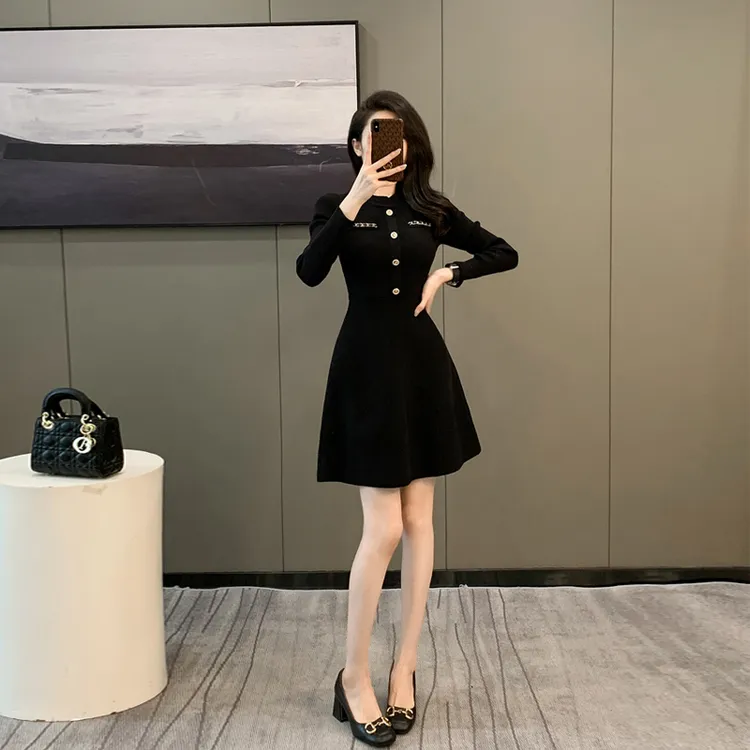 长袖黑色针织包臀女秋冬季新款法式修身显瘦毛衣裙赫本风小黑裙