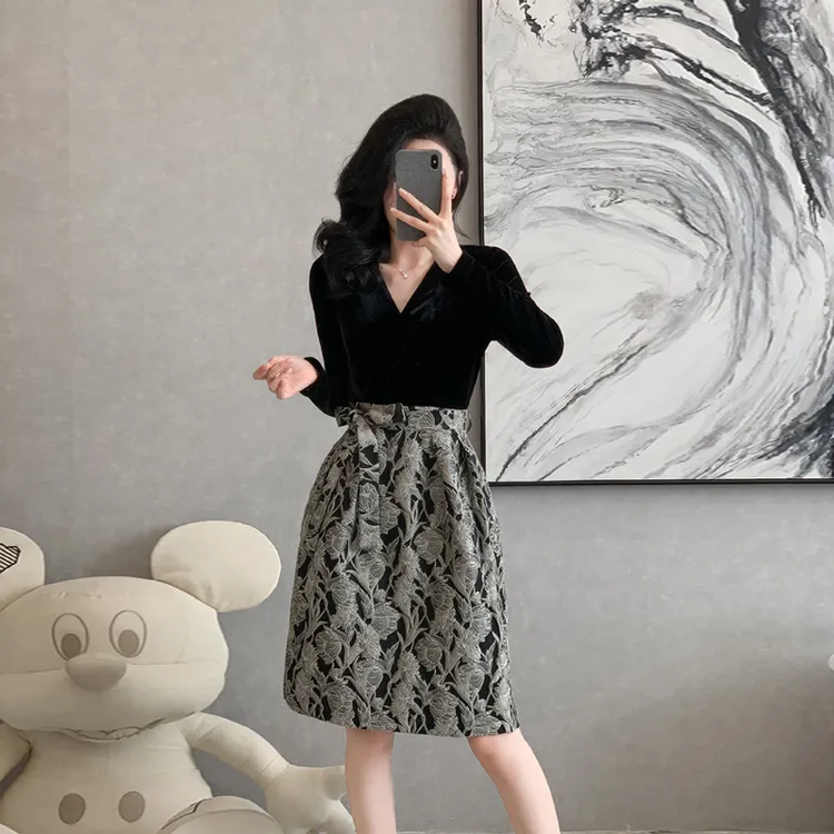 黑色长袖连衣裙女秋冬收腰复古风丝绒小香风假两件显瘦高端连衣裙