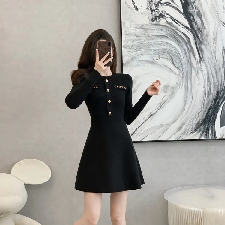 黑色针织连衣裙女秋冬季新款高级感复古气质修身显瘦内搭打底裙子