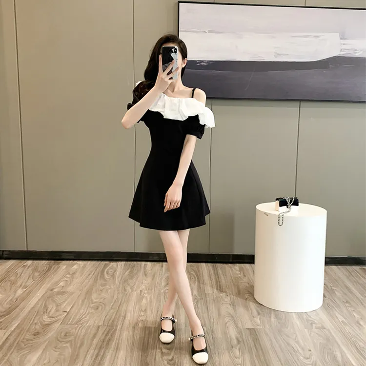 露肩吊带性感连衣裙女质感高级小黑裙女夏收腰显瘦聚会生日小礼裙