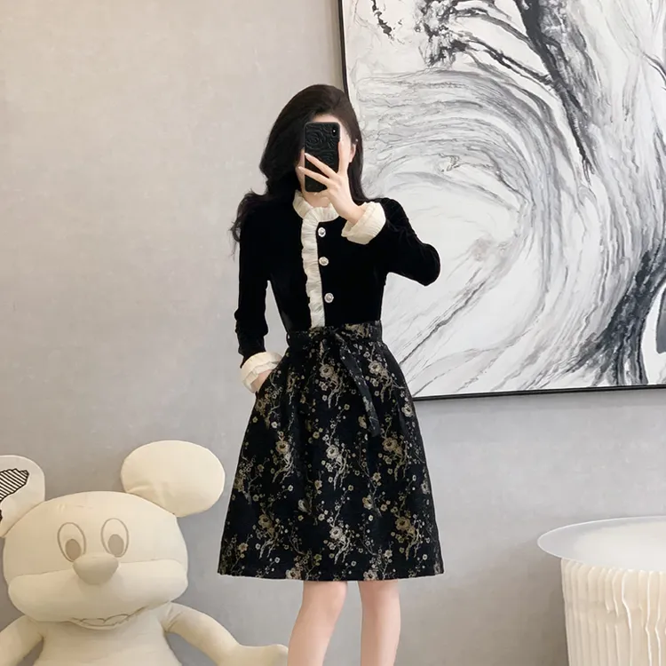 假两件小洋装连衣裙女秋冬装气质小黑裙设计感小个子收腰A字短裙