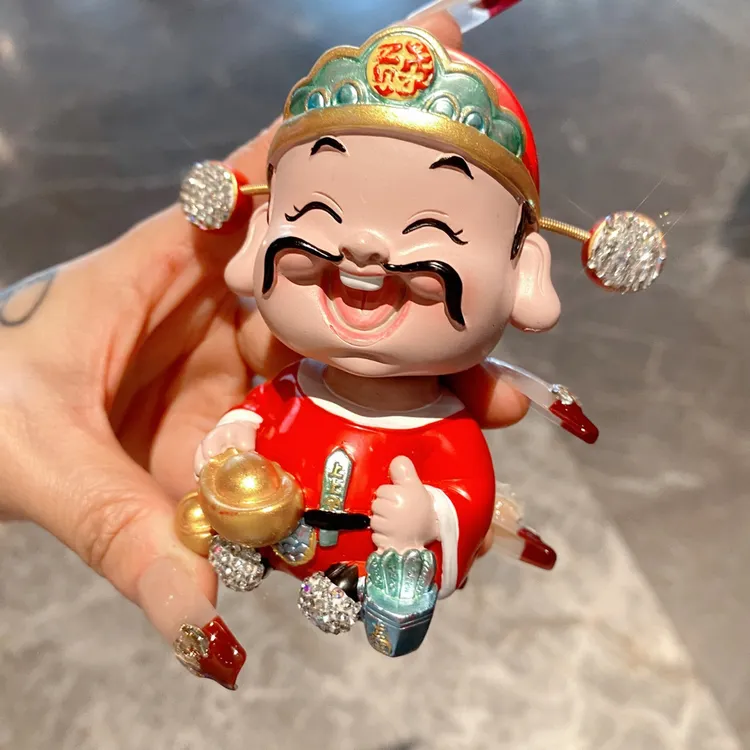 汽车创意摆件高颜值镶钻元宝财神爷车载台装饰品轻奢摇头神爷公仔