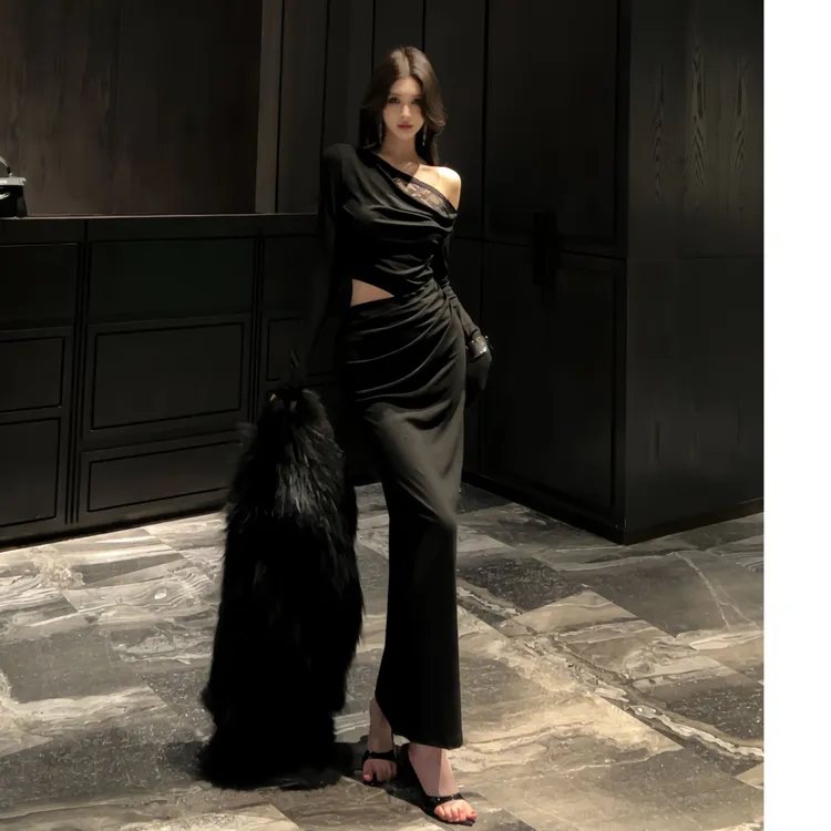 裙子女款爆款2025新款高级感早秋长袖设计感不规则斜肩连衣裙