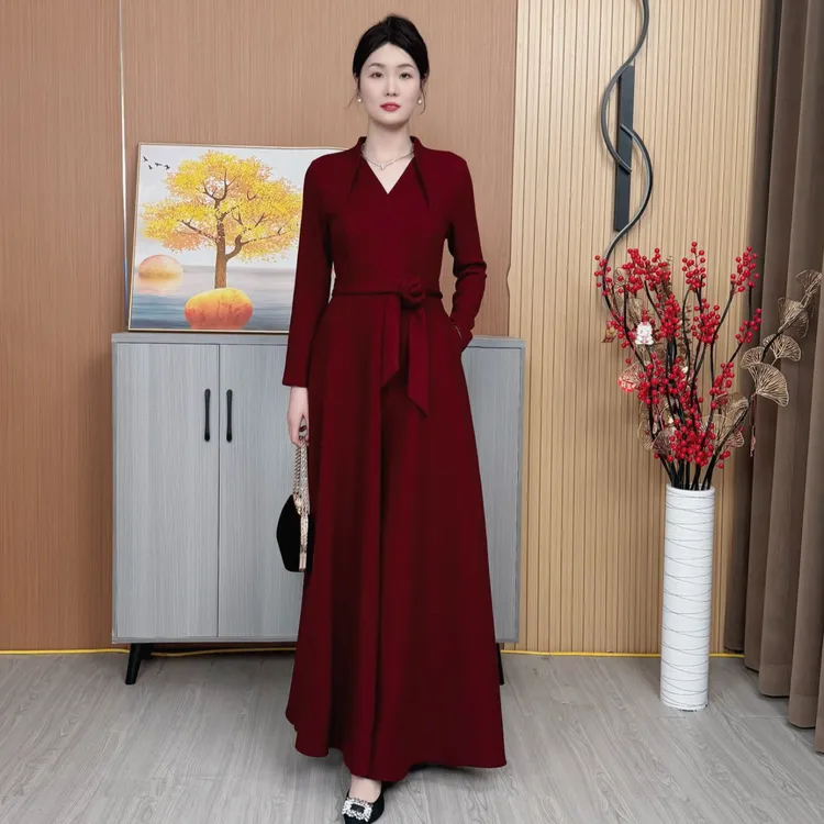 今年流行波尔多红连衣裙女阔太太高贵秋冬新款收腰显瘦超长裙039