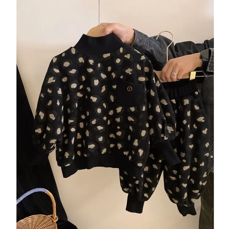 M-T057男女童韩版中性款秋冬季豹纹加绒套装儿童两件套