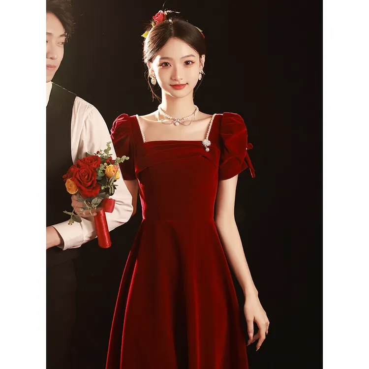 敬酒服新娘平时可穿酒红色订婚礼服裙高级感法式丝绒结婚小个子女