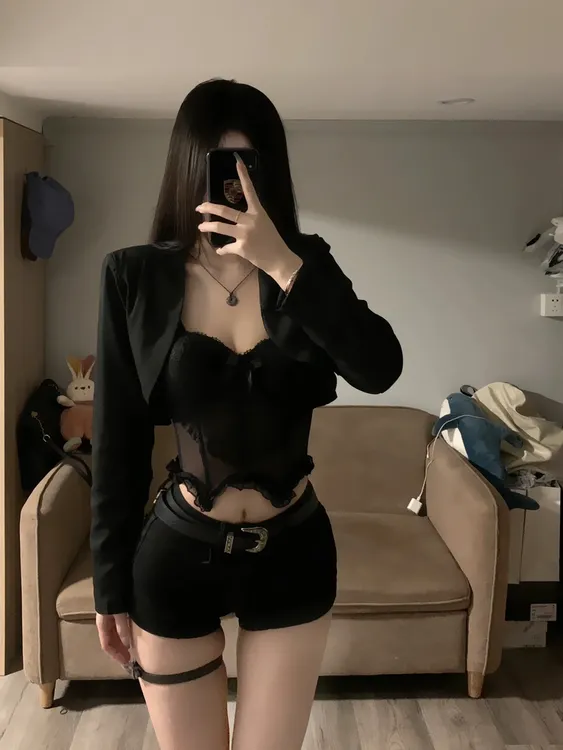 【YOYO】秋季黑色纯欲风辣妹网纱蕾丝修身显瘦短款吊带背心内衣上衣