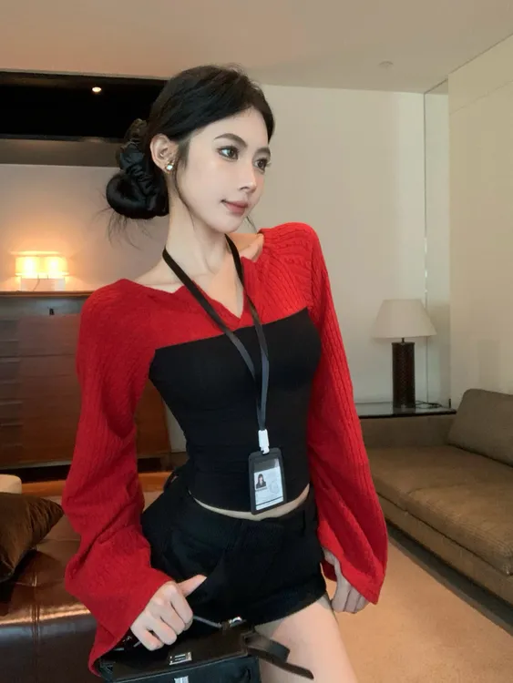 海妖风设计感迷人直角肩撞色温柔显瘦针织上衣女秋冬新款短裤套装