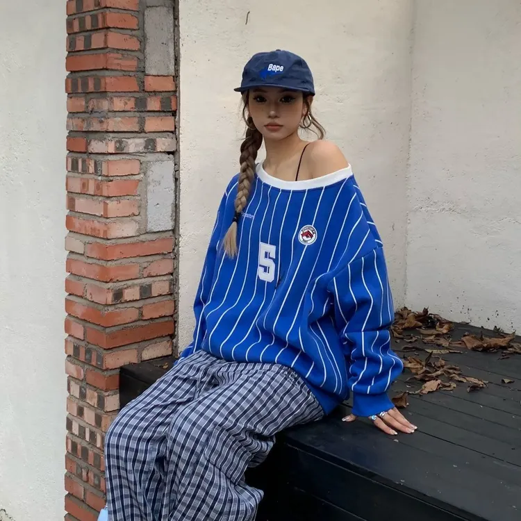 复古美式条纹印花球衣辣妹显瘦斜肩圆领宽松2024秋长袖