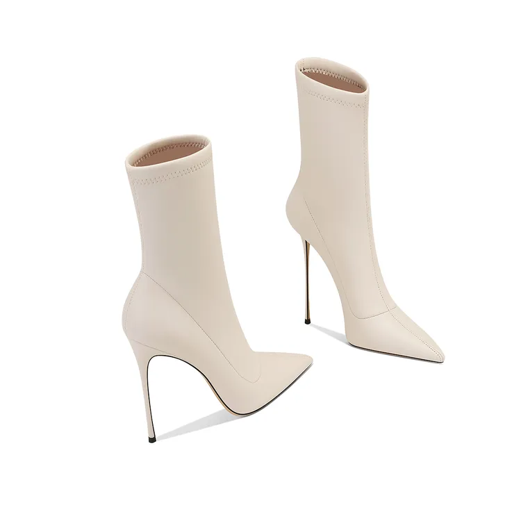 爆款米白高档时装靴百搭气质不累脚2025秋季新款尖头小众高跟鞋
