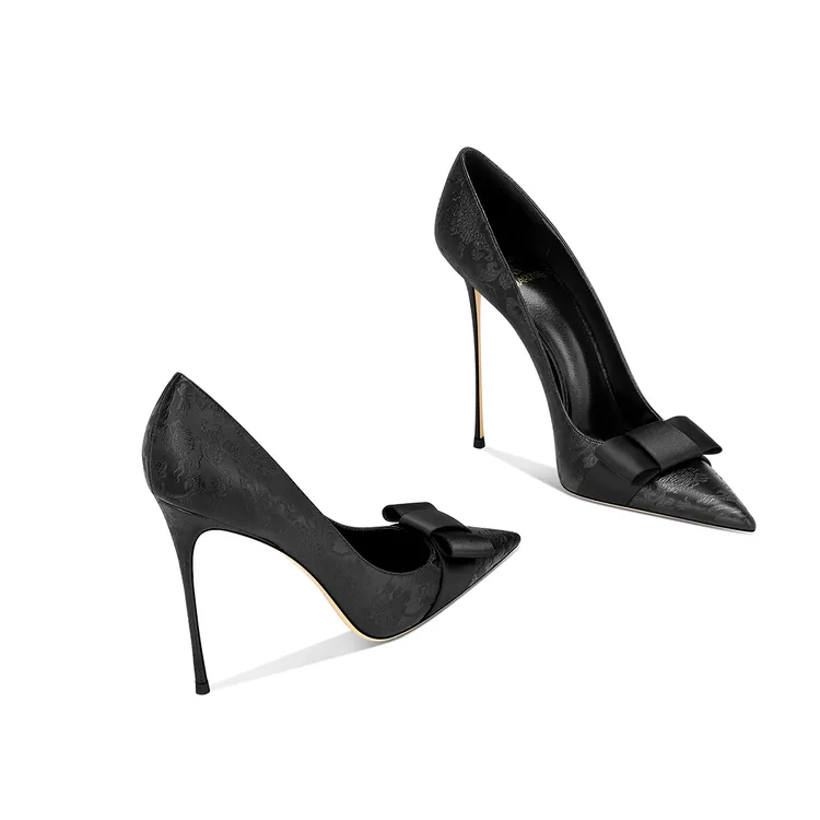 尖头高跟鞋黑色绸缎高级名媛2025秋季新款小众高端网红爆款单鞋