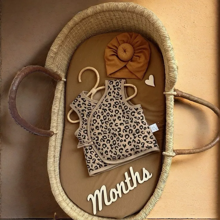 婴儿马甲秋冬款小月龄宝宝夹棉保暖背心外穿内穿护肚豹纹0-6个月