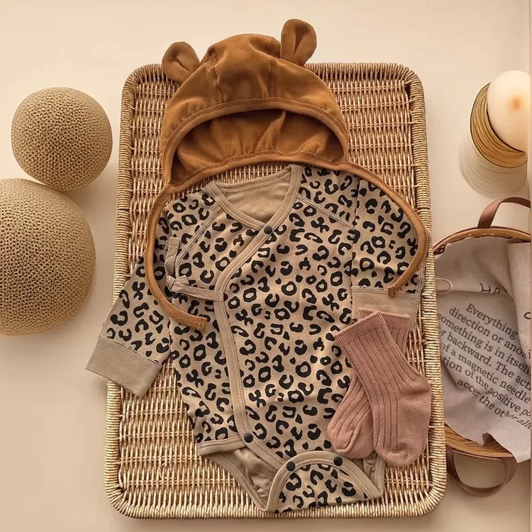 洋气新生儿衣服婴儿包屁衣春秋0-3个月男女宝宝护肚三角哈衣纯棉