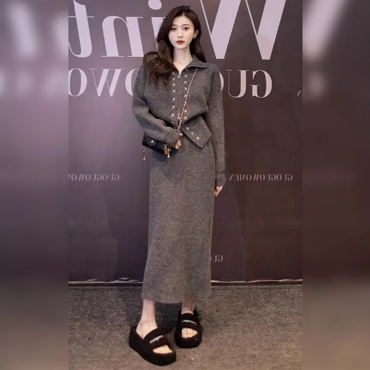 秋冬装搭配灰色一整套时尚网红气质高级感针织毛衣裙子两件套装女