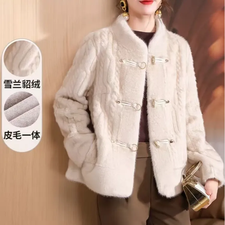 时尚妈妈秋冬装皮毛一体外套2024新款中老年女高贵短款水貂绒上衣