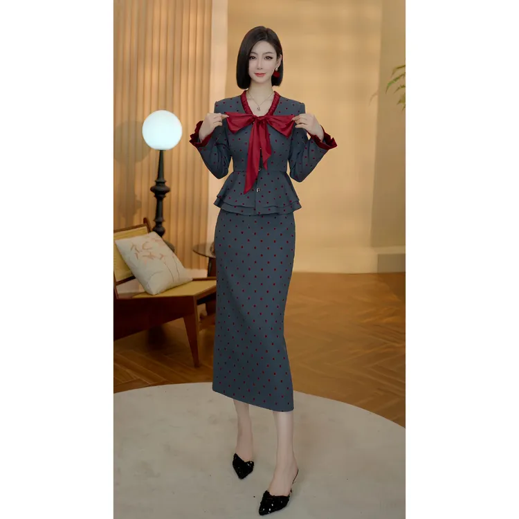 格娜【安可拉红丝绒】气质轻奢优雅复古显瘦修身小众波点长款套装女