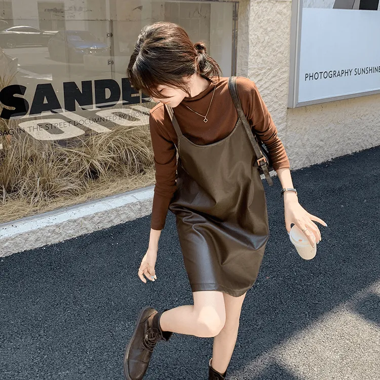 咖色PU皮背带连衣裙套装女早秋裙子新款洋气减龄小个子穿搭两件套