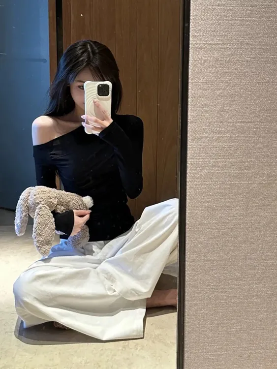 2024新款高级感斜肩长袖t恤女早秋季修身显瘦露肩打底衫内搭上衣