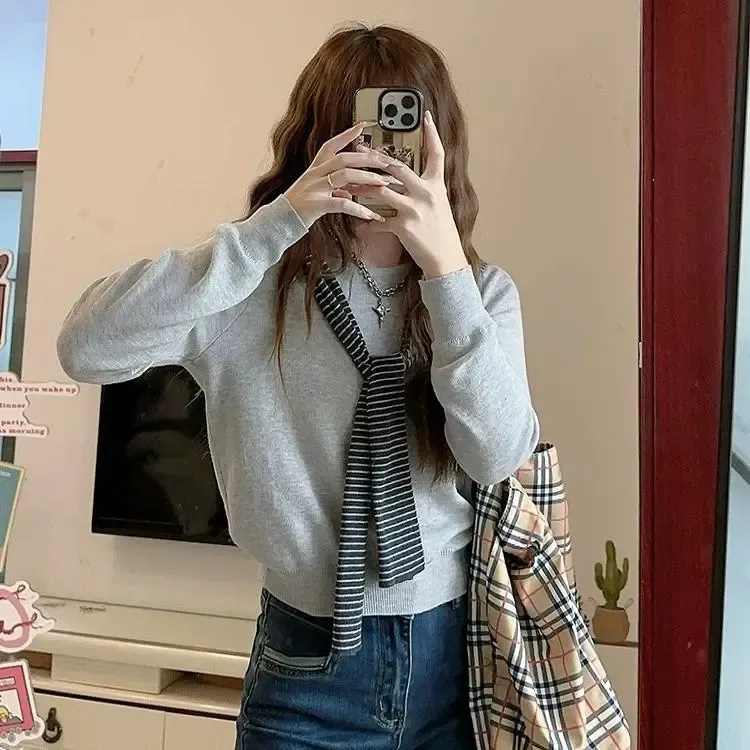 条纹连帽披肩搭配灰色针织衫女秋季大码胖mm韩系减龄休闲上衣套装