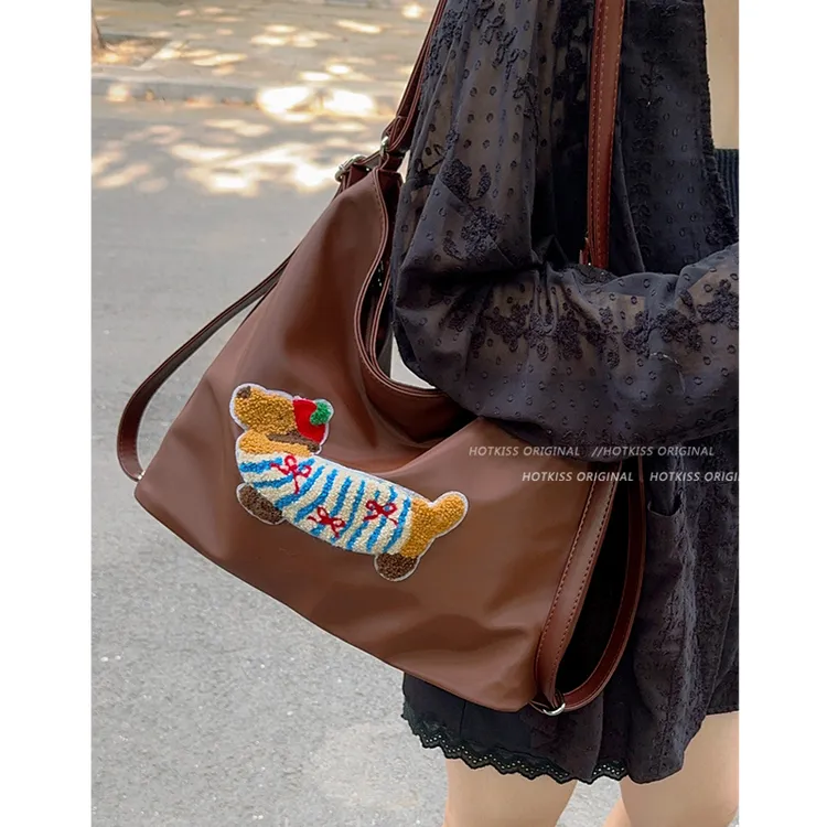 XI DAI·包包女2024新款学生腊肠狗单肩斜挎包大容量腋下托特包