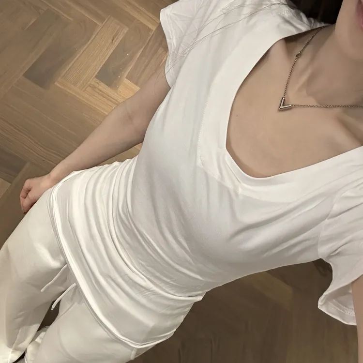HHYB HelloV领设计感小众收腰显瘦休闲百搭T恤上衣8736