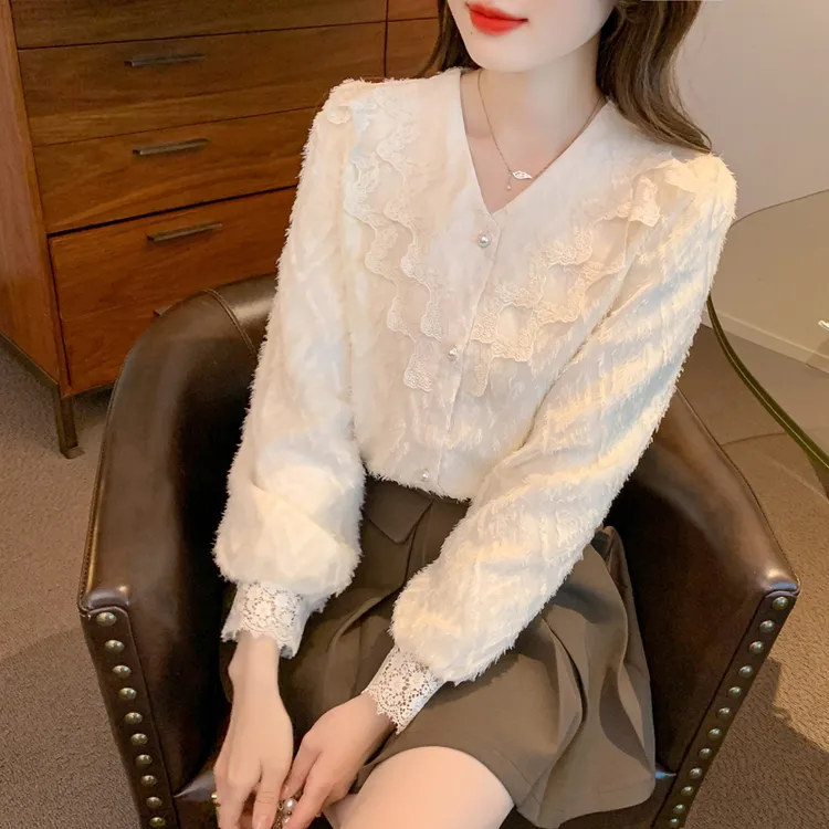 2024蕾丝长袖秋冬新款蕾丝衫v领百搭甜美淑女长袖小衫女小众气质