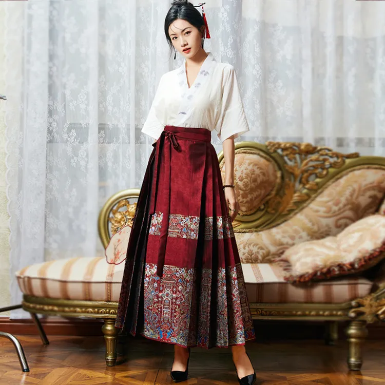 新中式国风马面裙套装2024新款女大码可以穿着上班的汉服红色妆花