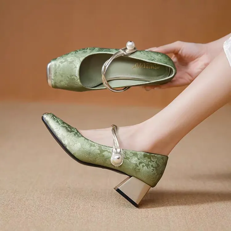 真皮国风新中式鞋女低跟2024年新款复古一字带魔术贴浅口粗跟单鞋