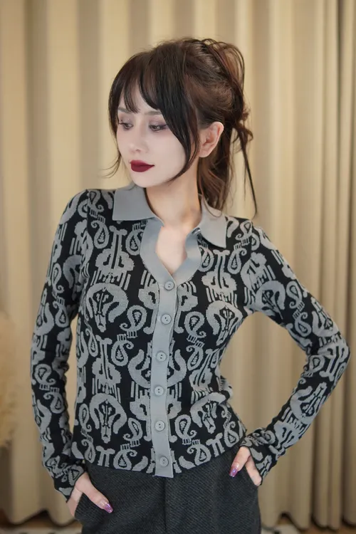 KAKKUKLAR艾德莱斯腰果花百搭春秋显瘦气质长袖时尚复古设计感