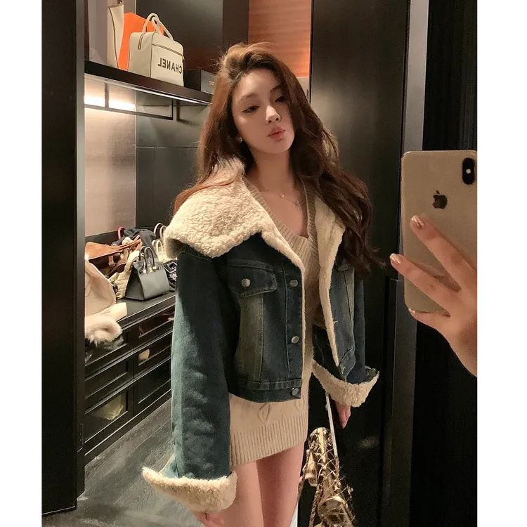 高级感翻领羊羔毛加绒牛仔外套女2025年冬季新款加厚气质短外套