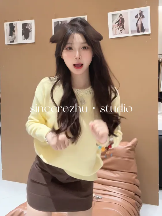 miu系领口镶钻黄色软糯套头针织毛衣