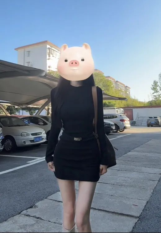 性感辣妹黑色长袖连衣裙子女2024秋冬季新款修身内搭打底包臀短裙