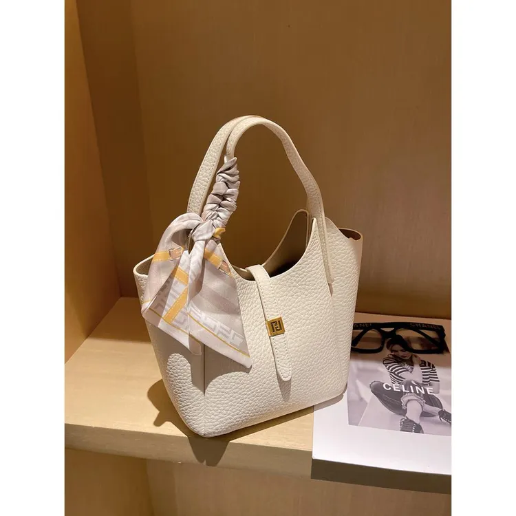 日本高端2024小众通勤质感水桶包感菜篮子百搭手提包休闲单肩斜挎