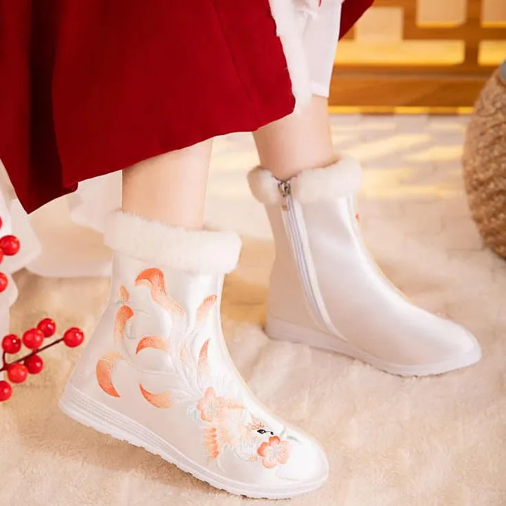 国风汉服靴子女冬季新款配马面裙绣花靴明制新年学生表演古装短靴