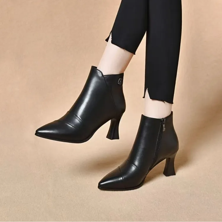 秋冬新款时尚百搭优雅粗跟尖头舒适透气中跟真皮短靴软底高跟裸靴