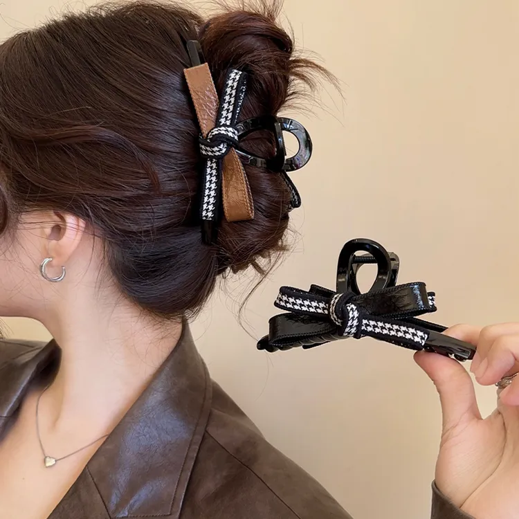 皮质蝴蝶结抓夹2024新款亚克力气质发抓高级感洋气时尚大号鲨鱼夹