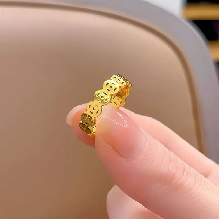 钛钢戒指 新款轻奢时尚5D钱币经典男女情侣对戒素圈金色小众指环