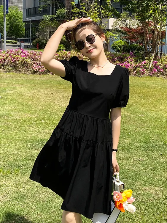 小个子黑色连衣裙夏季新款赫本风方领显瘦泡泡袖短款遮肚子小黑裙