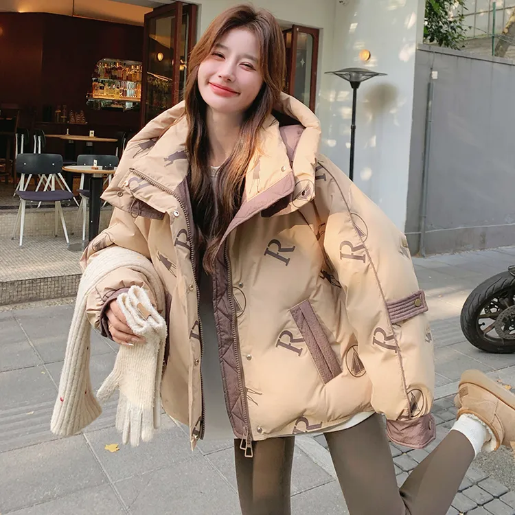 卡其色字母印花连帽羽绒服女2024冬季新款韩版宽松显瘦白鸭绒外套