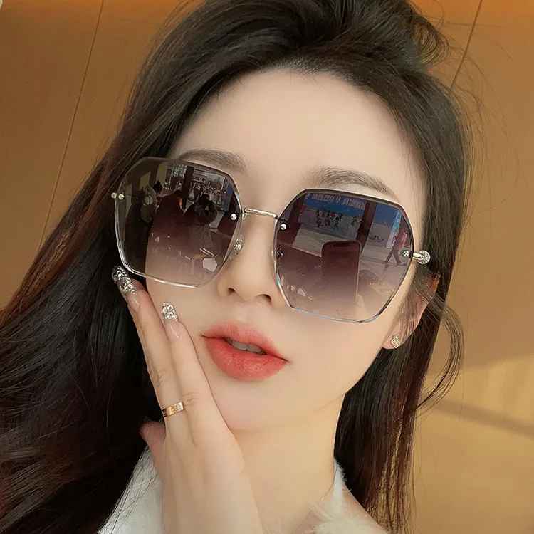 无框钻石切边尼龙太阳镜女款气质时尚复古防紫外线潮墨镜可配近视