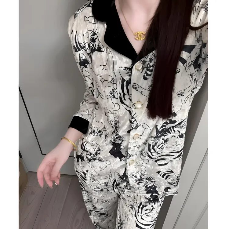 高颜值金丝绒卡通猫咪印花睡衣女冬款2025新款长袖家居服套装外穿