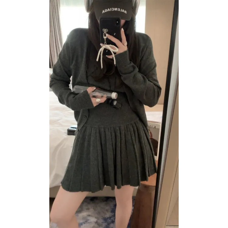学院风针织套装女2024秋冬新款韩系气质开衫+打底衫+百褶裙三件套