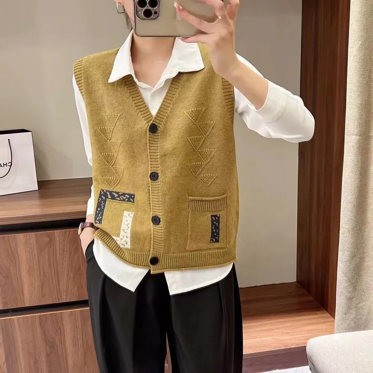 V领马甲女洋气2025春秋新款韩版单排扣口袋宽松无袖针织衫马夹潮